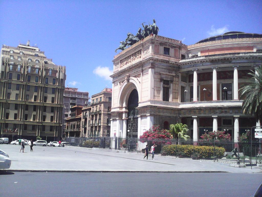 Palermo Centrale Luaran gambar